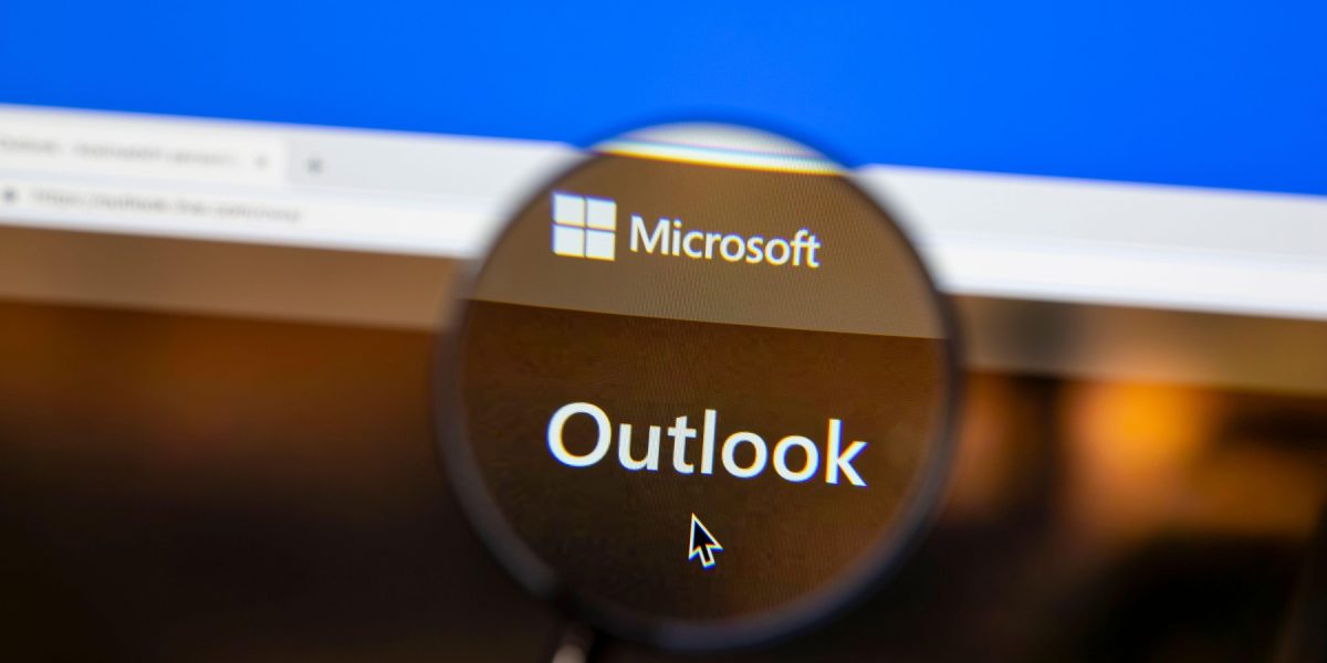 Microsoft remediază bugul din Classic Outlook care bloca trimiterea emailurilor