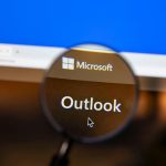 Microsoft remediază bugul din Classic Outlook care bloca trimiterea emailurilor