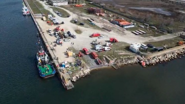 Midia Marine: Contractor ales pentru ranfluarea remorcherului. Recuperarea marinărilor, prioritate