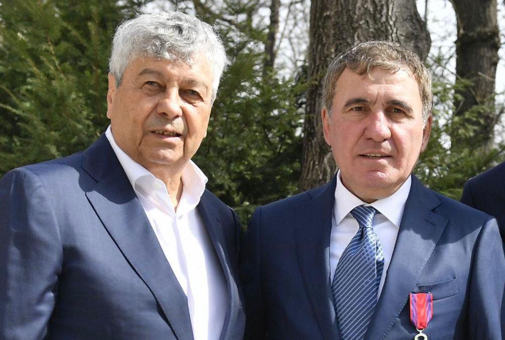 Gheorghe Hagi și fiul său, Ianis, au adus un omagiu emoționant antrenorului Mircea Lucescu, după vestea decesului acestuia