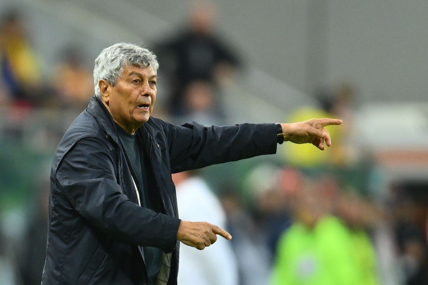 Mircea Lucescu, fostul selecționer al naționalei de fotbal a României, a suferit un infarct miocardic acut vineri dimineața și se află internat în continuare la Spitalul Universitar din București, unde fusese internat în urmă cu o săptămână din cauza unor probleme cardiovasculare