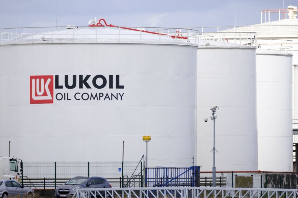 România cere ajutor de la SUA pentru Petrotel: unde merg profiturile Lukoil?