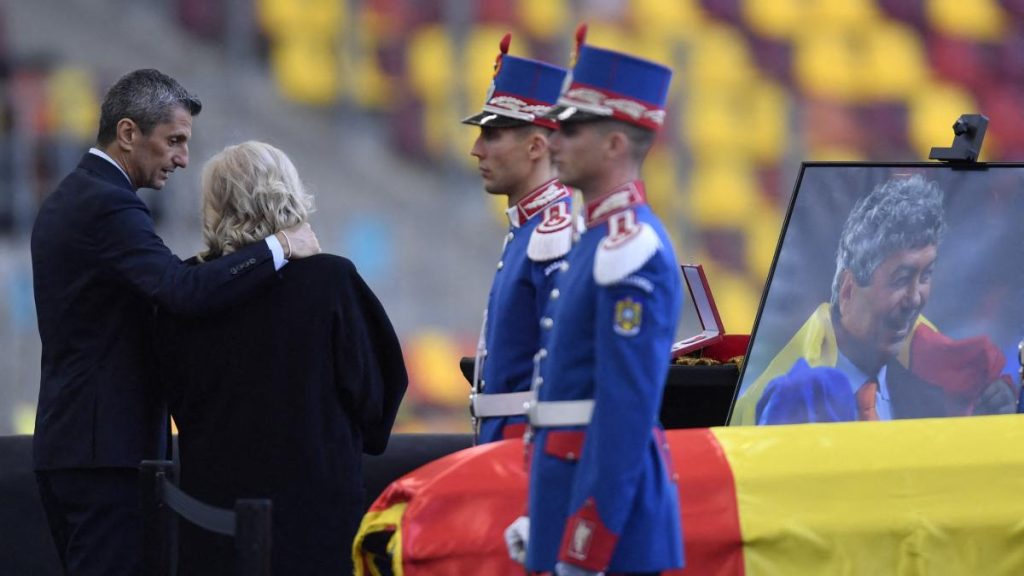 Nicuşor Dan, explicații ULUITOARE pentru absența de la catafalcul lui Mircea Lucescu