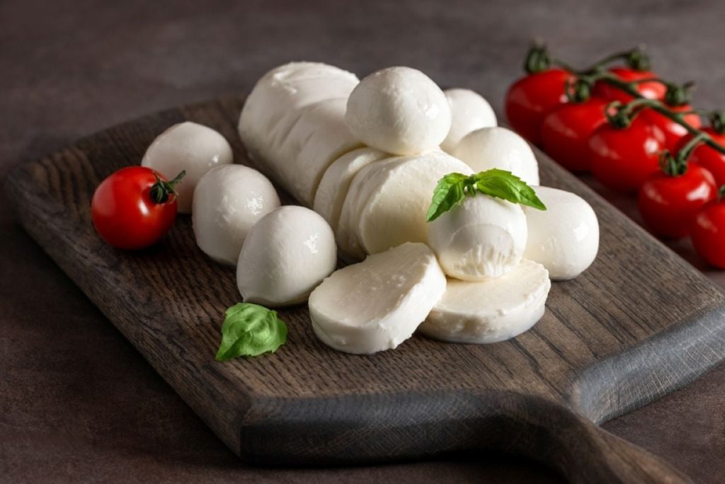 Mozzarella autentică, ca la mama acasă: rețeta pas cu pas!