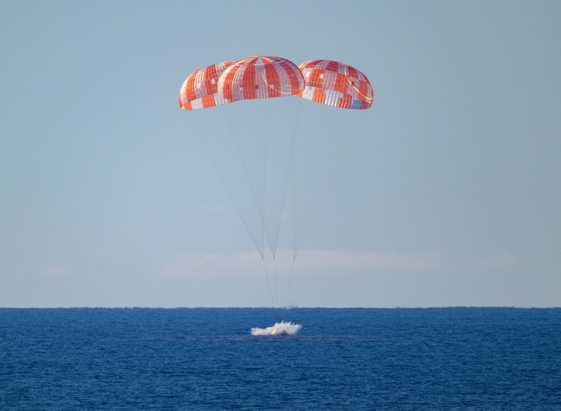 Artemis II: Astronautii NASA au revenit pe Pământ după misiunea lunară (foto/video)