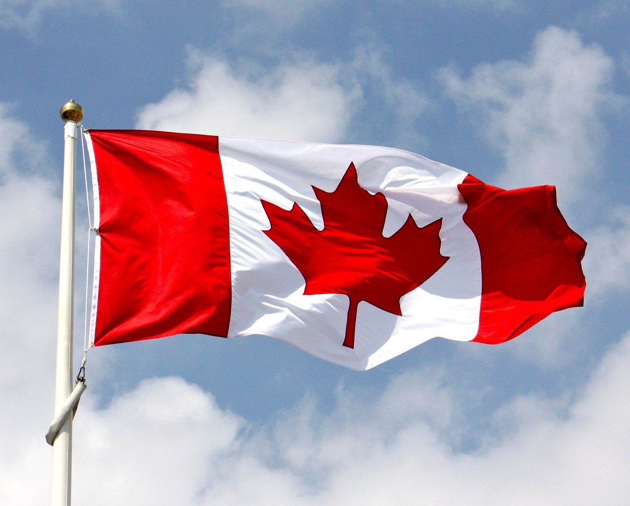 Majoritatea canadienilor susțin ideea aderării la Uniunea Europeană O cercetare recentă arată că majoritatea cetățenilor din Canada văd cu ochi buni posibilitatea ca țara lor să adere la Uniunea Europeană