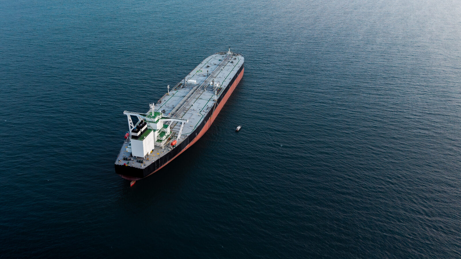 Trump prelungește suspendarea sancțiunilor contra petrolului rusesc, dar NU pentru Iran