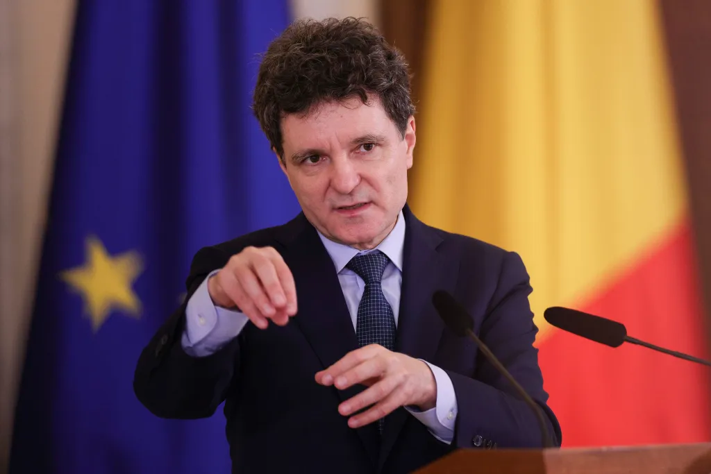Nicușor Dan, felicitări în engleză pentru Peter Magyar: „Noul capitol” cu Ungaria