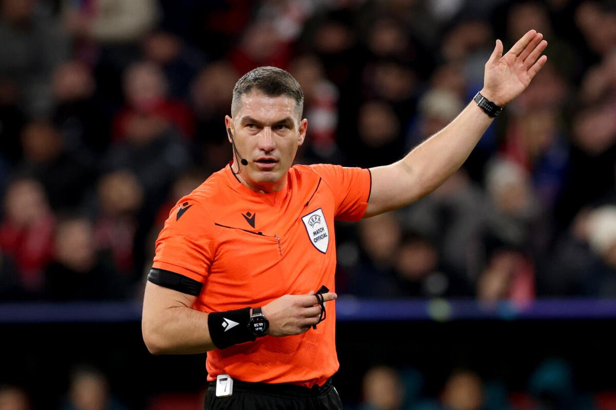 Kovács István, unul dintre cei mai solicitați arbitri europeni, a fost desemnat pentru a conduce meciul dintre Barcelona și Atlético Madrid din cadrul Ligii Campionilor, o partidă programată pentru miercuri seara, pe stadionul Camp Nou
