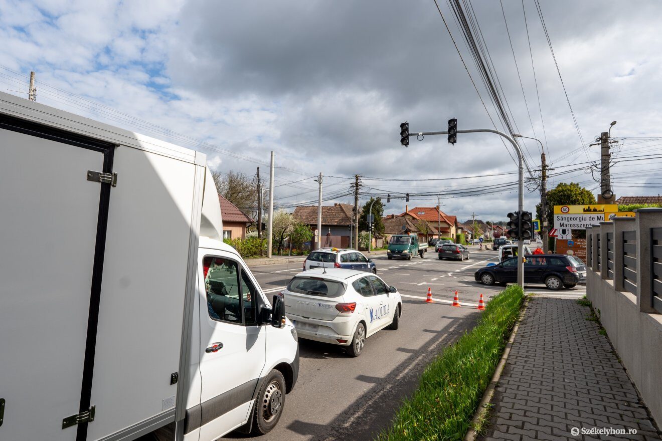 Nou sistem de semafoare: HAOS în prima zi, cozi uriașe la orele de vârf