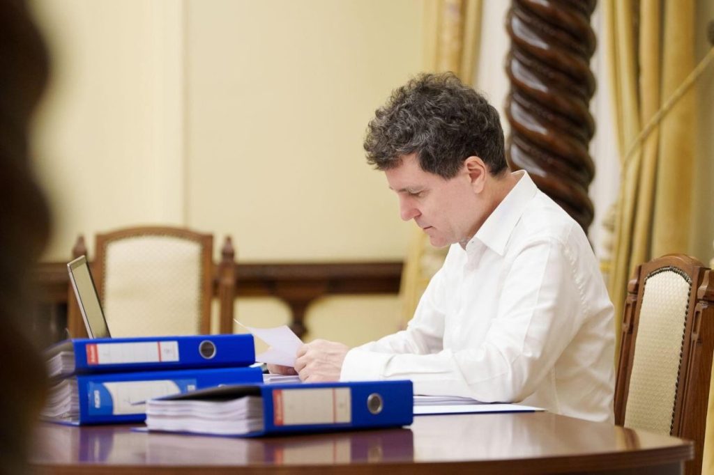Nicușor Dan, felicitări în maghiară pentru Magyar Peter