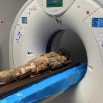 Mumie egipteană veche de 2000 de ani, secret pe piept: Arheologii, uluiți