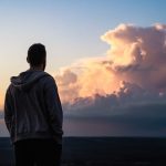 Ce află știința despre singurătate: impactul asupra sănătății