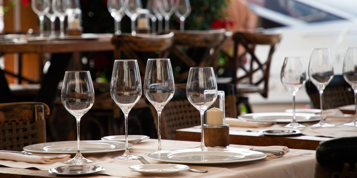 Gigantul IA invadează restaurantele: Chatboți la masă, o revoluție?