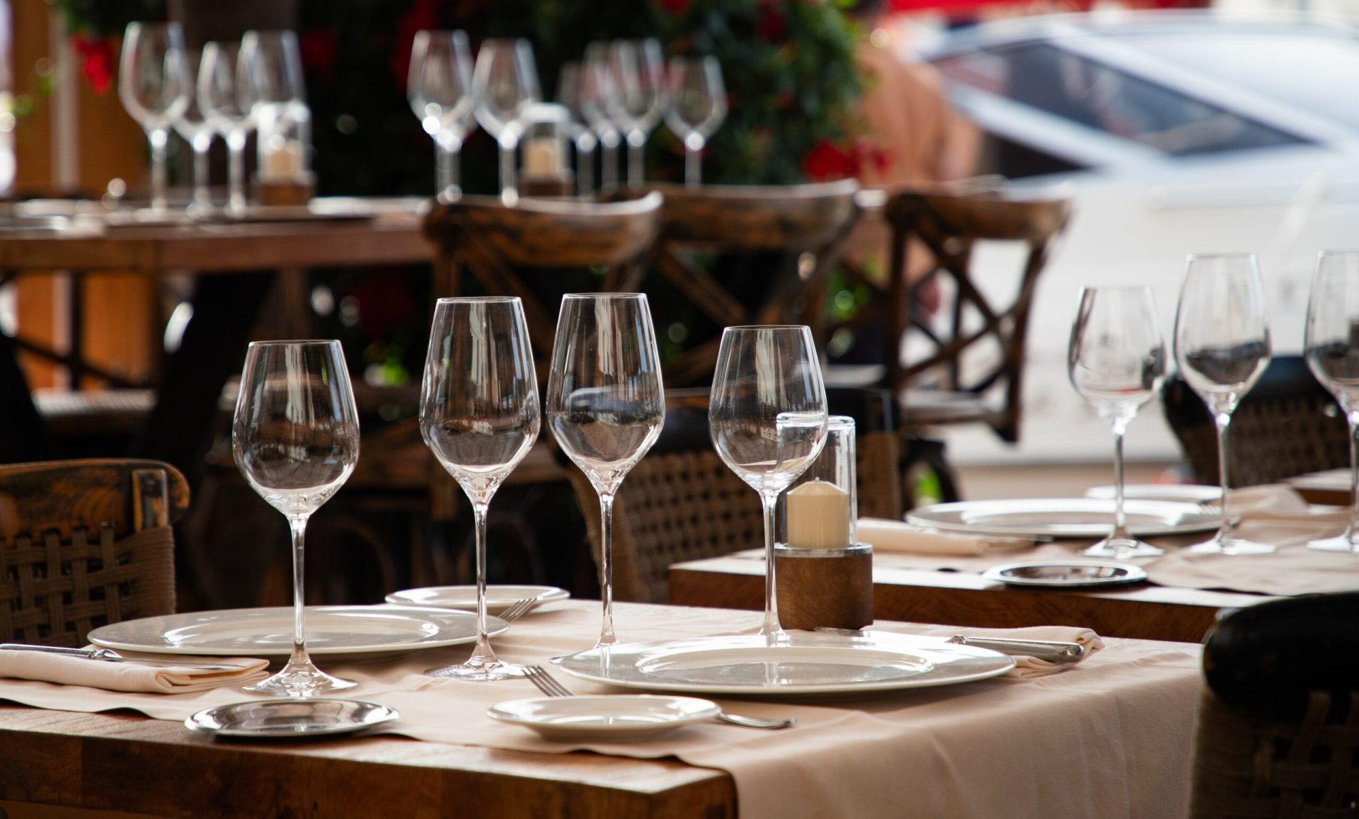 Gigantul IA invadează restaurantele: Chatboți la masă, o revoluție?