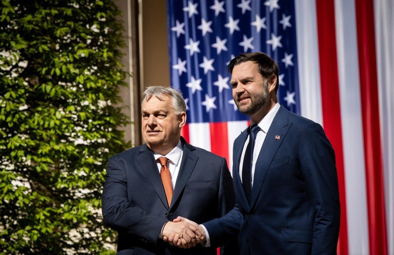 Vicepreședintele american a criticat dur intervenția Uniunii Europene în alegerile legislative din Ungaria Vicepreședintele Statelor Unite ale Americii a criticat marți, la Budapesta, acțiunile Uniunii Europene, pe care le-a catalogat drept un amestec „rușinos” în procesul electoral din Ungaria