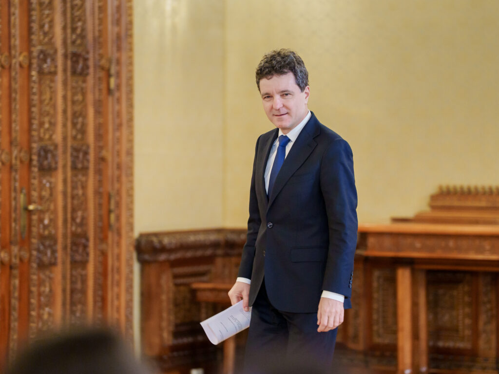 Majoritatea: Guvernul riscă să se prăbușească în Parlamentul României