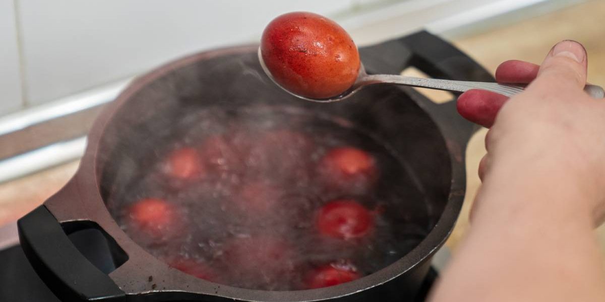 Indigestie de la ouăle de Paște: Senzația de „piatră în stomac” te dă de gol