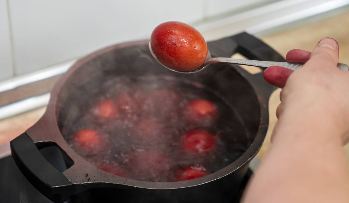 Indigestie de la ouăle de Paște: Senzația de „piatră în stomac” te dă de gol