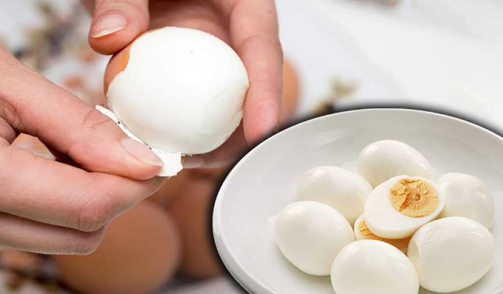 Un ou aparent normal poate ascunde pericole pentru sănătate, avertizează specialiștii Un ou cu aspect exterior intact, fără miros neplăcut sau modificări vizibile ale cojii, poate reprezenta totuși un risc pentru sănătate