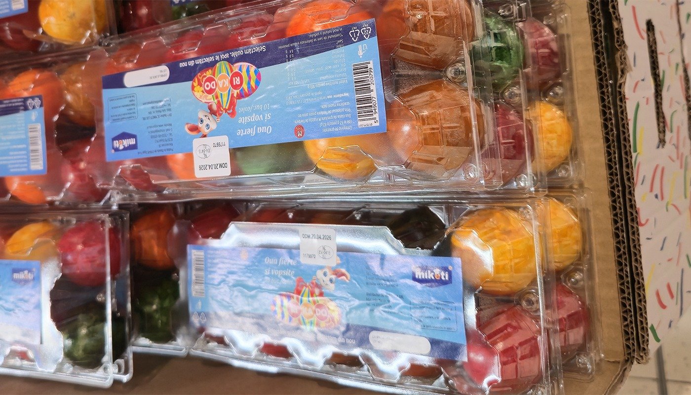 Ouăle vopsite gata de consum, disponibile în supermarketurile din România, devin opțiunea preferată a consumatorilor în perioada Paștelui