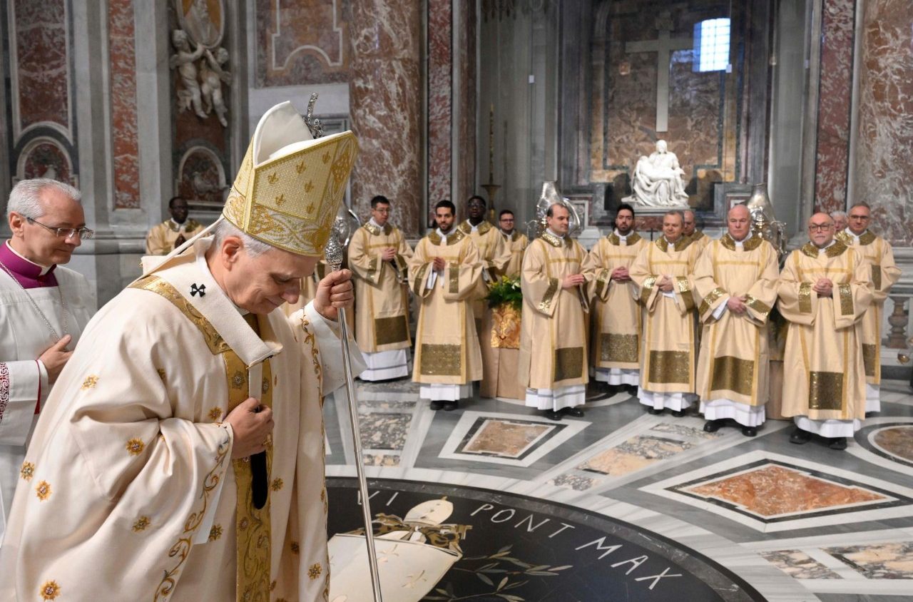 Papa Leon al XIV-lea a condus în mod simbolic credincioșii catolici din întreaga lume către sărbătoarea Paștelui în cadrul liturghiei de sâmbătă seară din Bazilica Sfântul Petru