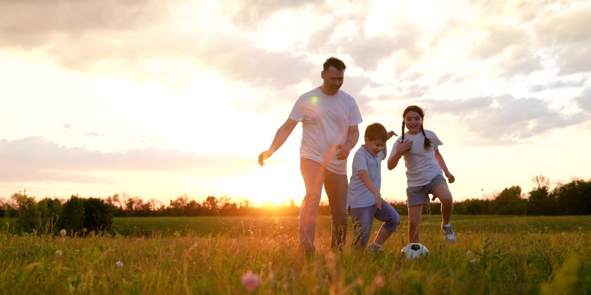 parinti-copii-shutter_Descopera-scaled.jpg - ReactiveNews