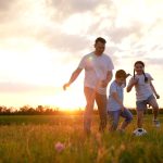 parinti-copii-shutter_Descopera-scaled.jpg - ReactiveNews