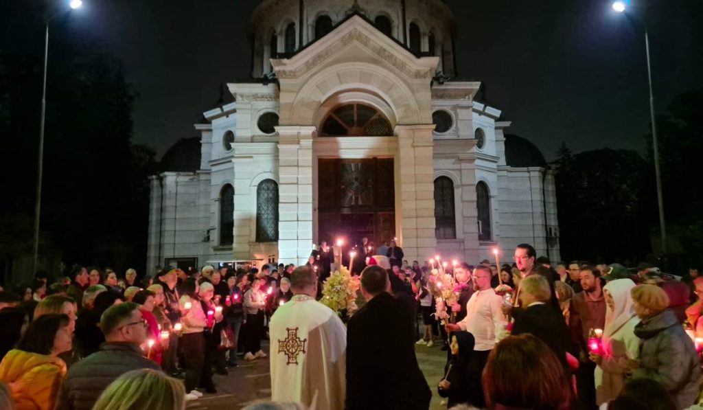 Când vine Paștele: Ora la care preoții sfințesc pasca și bucatele