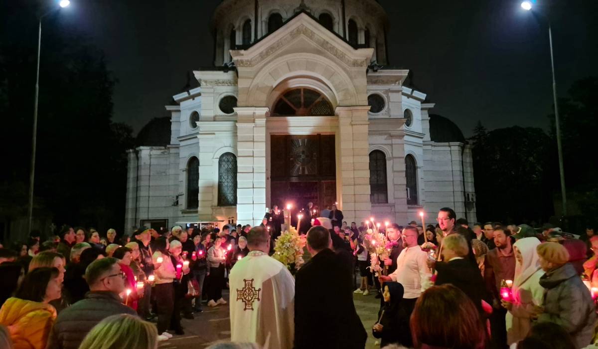 Când vine Paștele: Ora la care preoții sfințesc pasca și bucatele