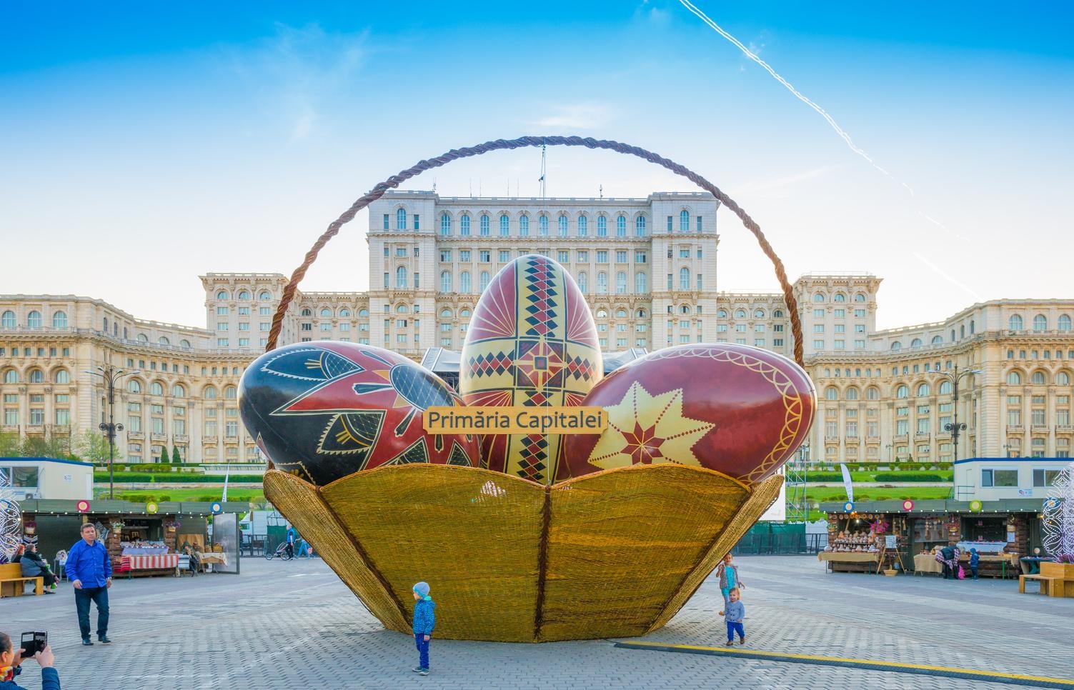 Weekendul de Paște din 2026 aduce oportunități variate pentru bucureșteni, dar și câteva restricții legate de programul anumitor locuri