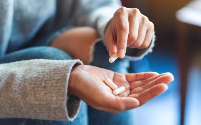 Atenție la medicamente: Alimentele „banale” care pot sabota tratamentul