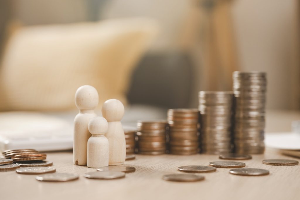 Românii din diaspora, tot mai interesați să-și fructifice munca! Cum fac?