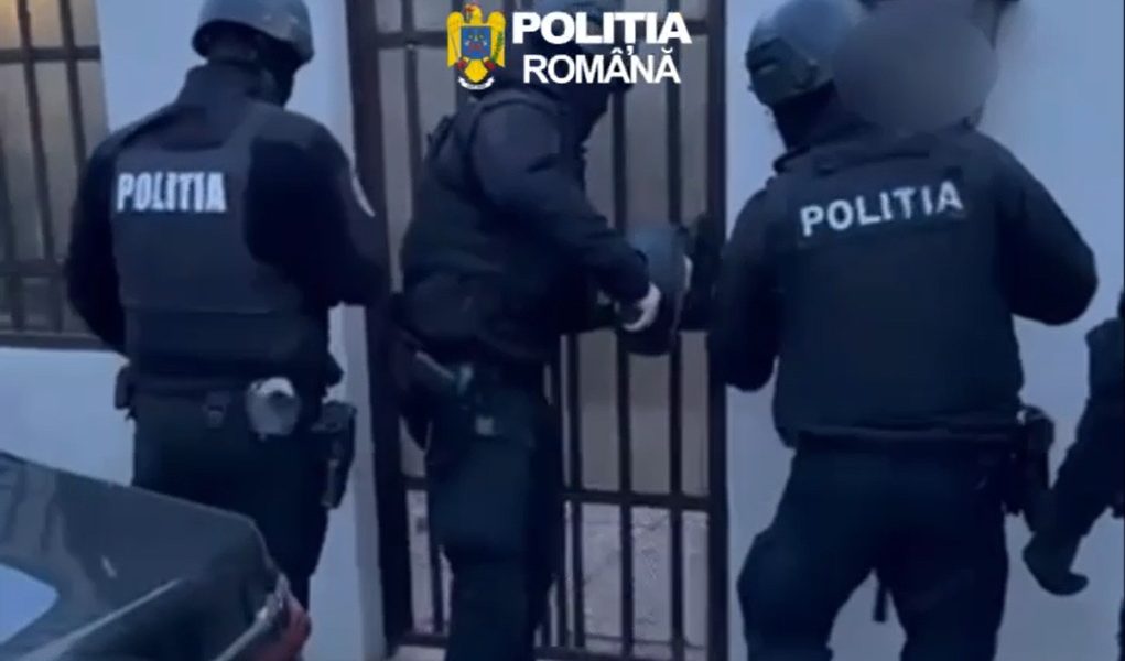 București: doi bărbați și o femeie, anchetați pentru furt