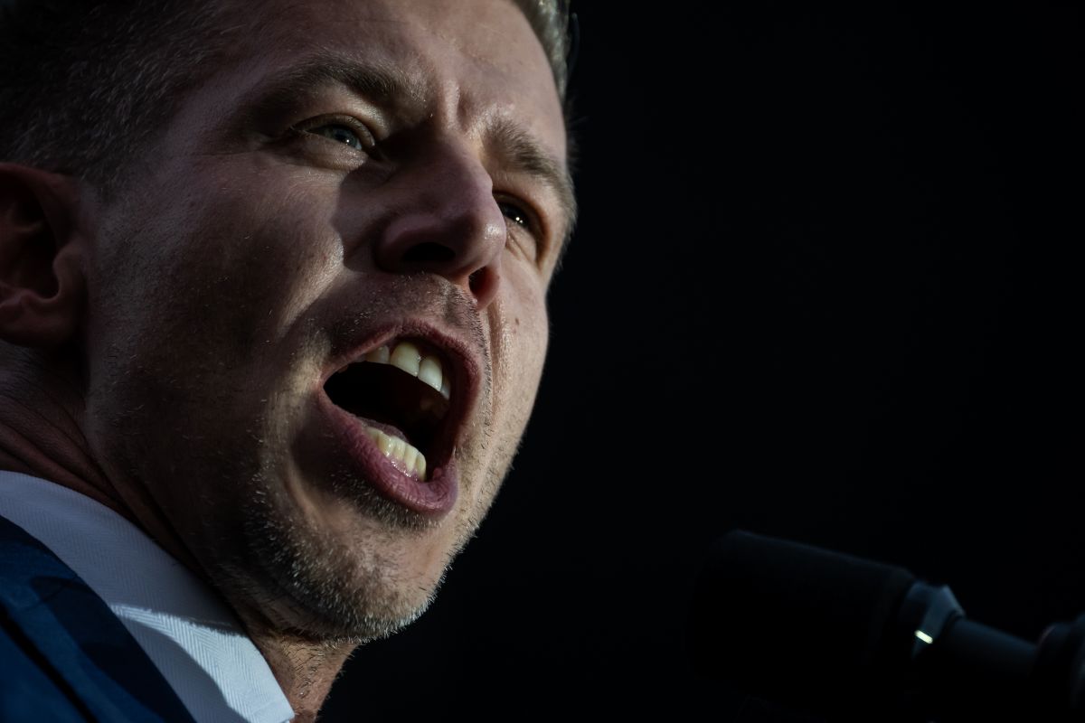 Simion dansează pe morminte, UDMR-ist acuzat de