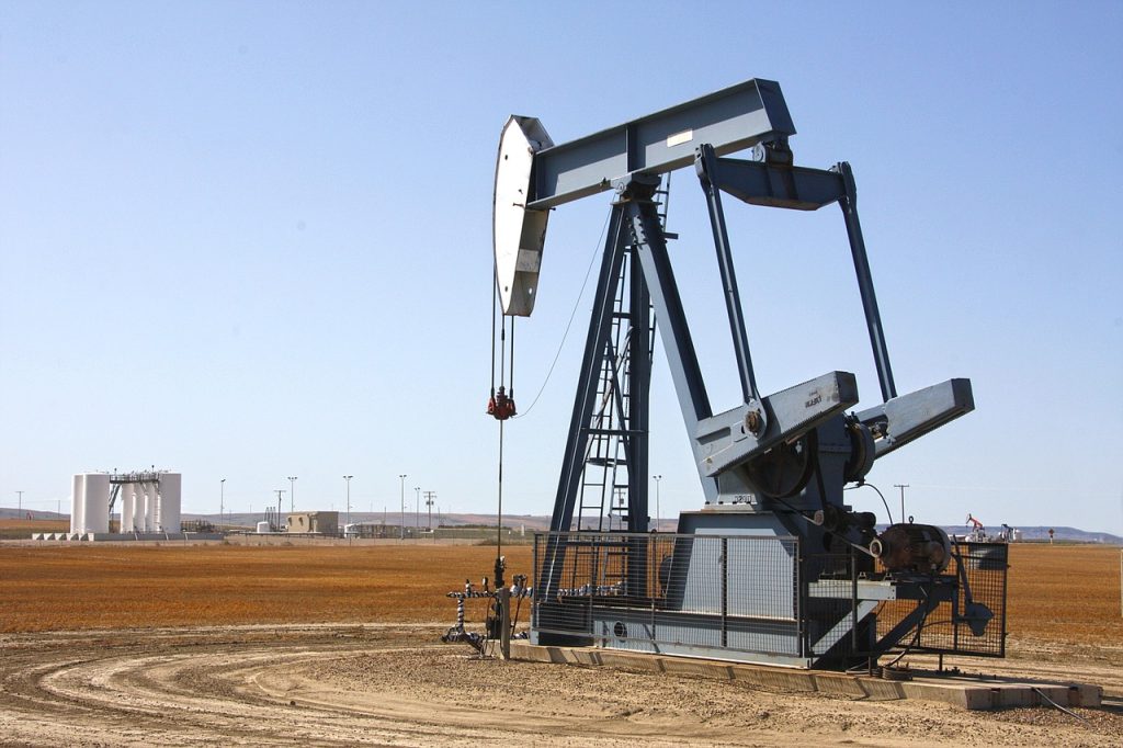 Petrolul se prăbușește: Scădere majoră după anunțul Iranului despre strâmtoarea Hormuz
