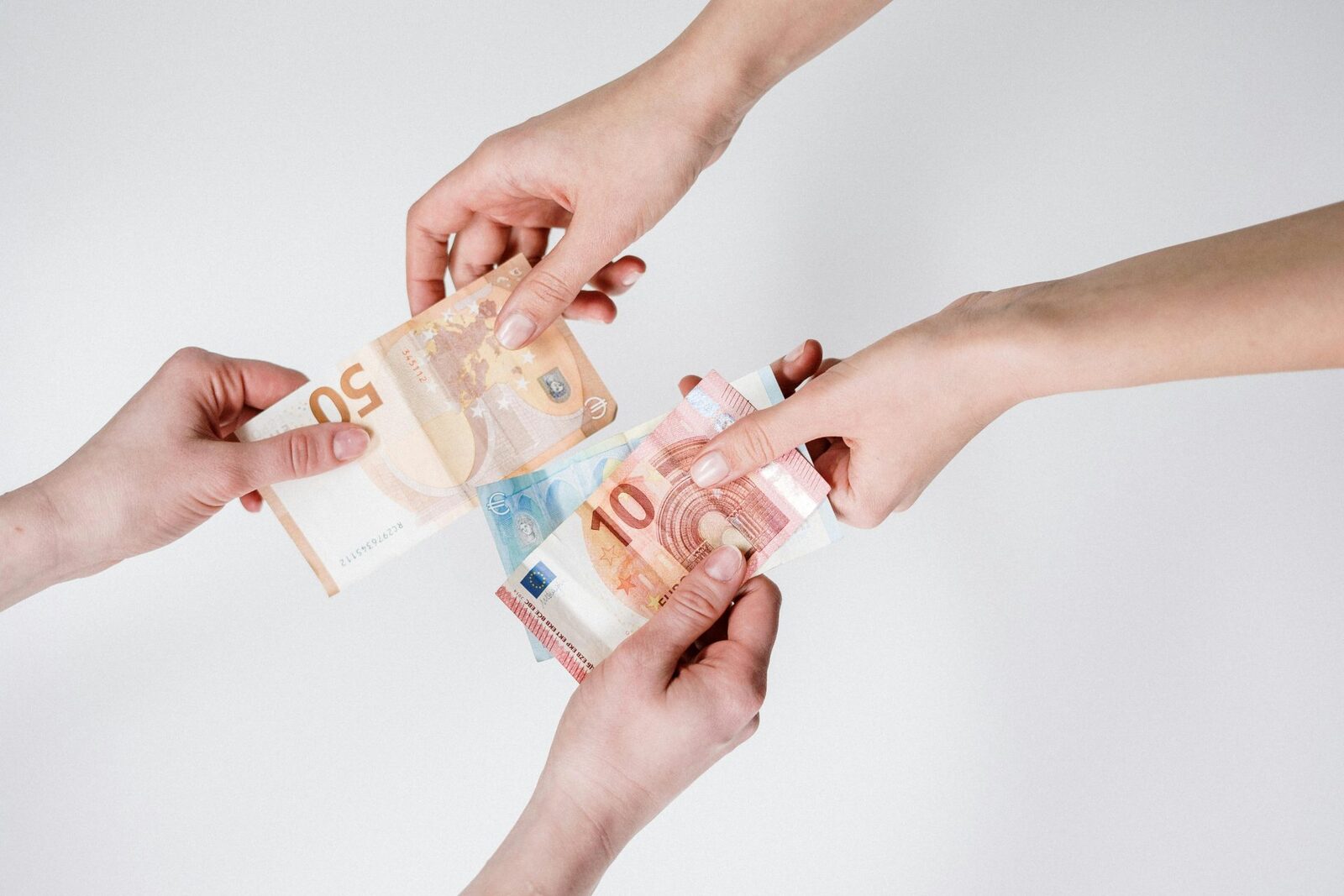 UE adoptă lege anticorupție: Amenzi colosale și pedepse pentru companii