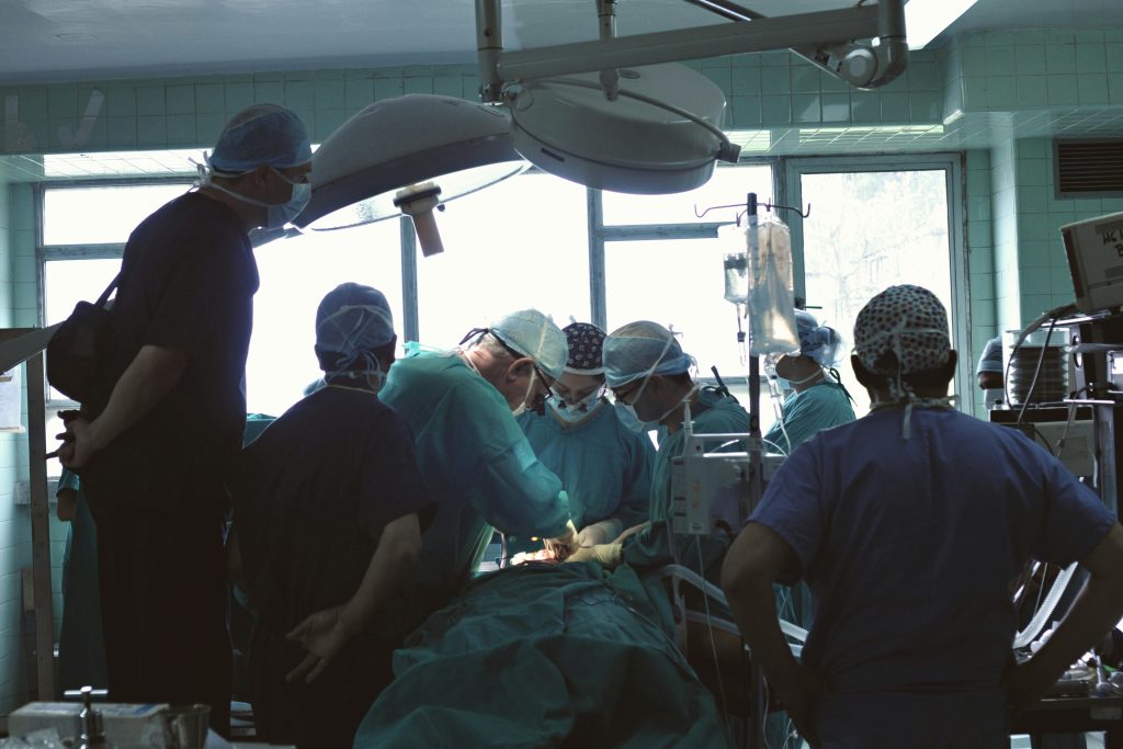 Pacienți ucraineni, salvați: UE coordonează o operațiune medicală uriașă