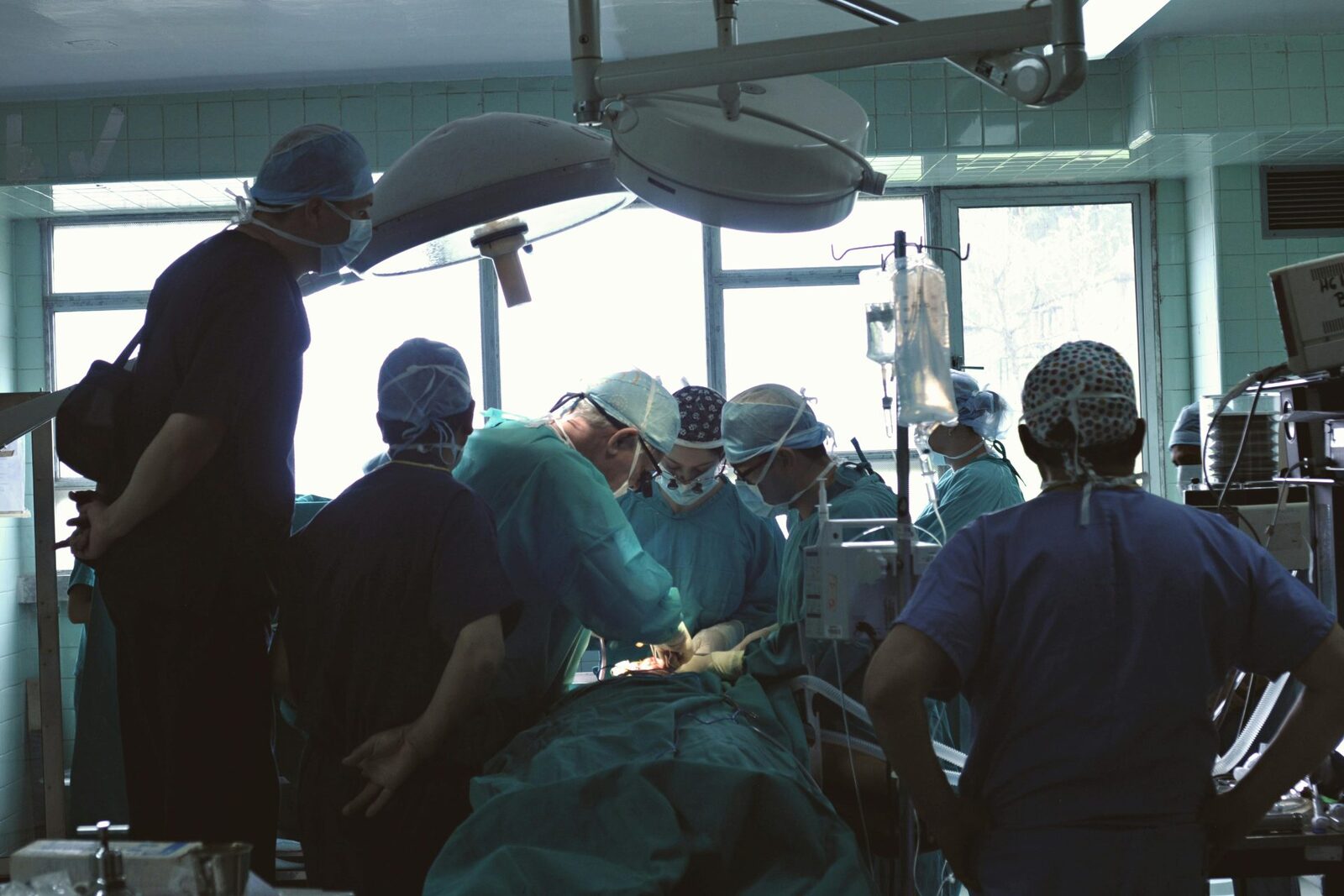 Pacienți ucraineni, salvați: UE coordonează o operațiune medicală uriașă