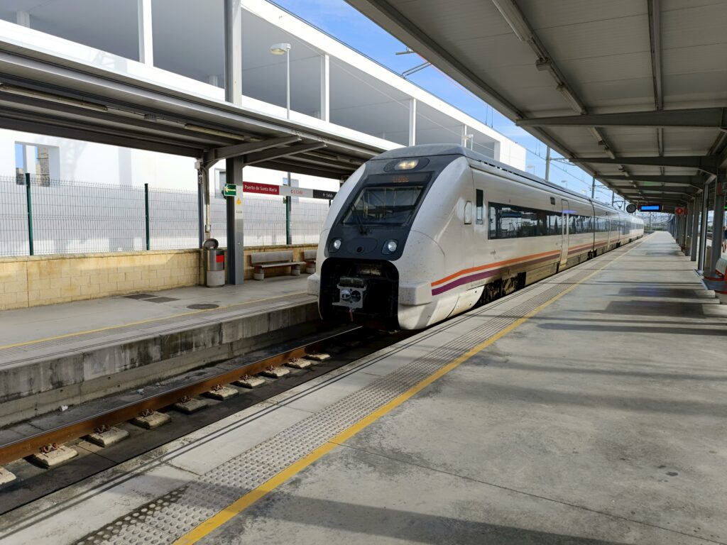 Tineri europeni, pregătiți-vă de aventură! Programul DiscoverEU revine cu o nouă ediție, oferind 40.000 de bilete de tren gratuite pentru călătorii prin Europa