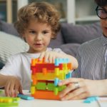 Părinții copiilor cu autism și sindrom down, sprijin de la stat: consiliere gratuită