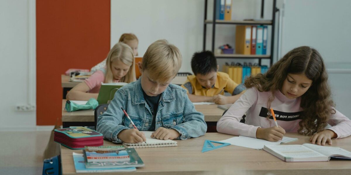 Burse înainte de Paște? Răspunsul care îi va enerva pe elevi și părinți!