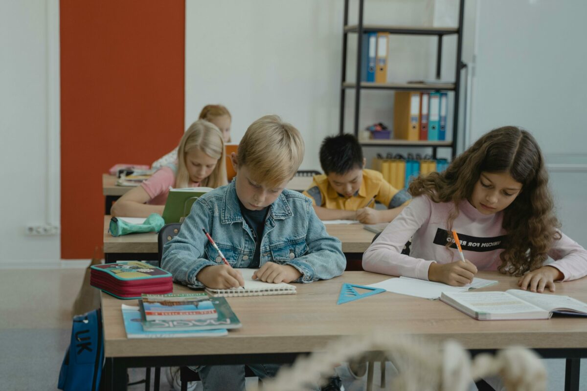 Burse înainte de Paște? Răspunsul care îi va enerva pe elevi și părinți!