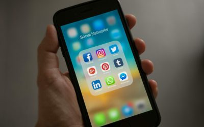UE, pe cale să interzică social media minorilor? Macron convoacă liderii