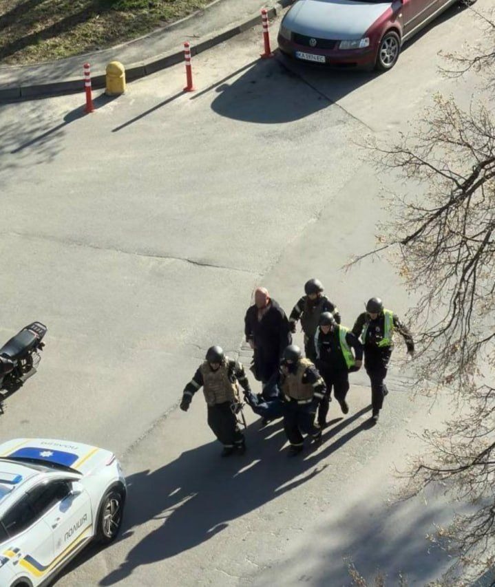 Ancheta la Kiev: Polițiști fricoși fug de gloanțe, lăsând civilii descoperiți