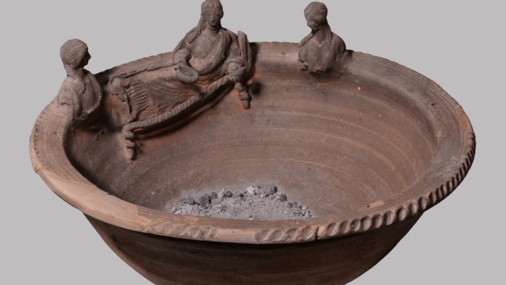 Arderea plantelor aromatice și rășinilor exotice în casele romane a fost confirmată recent prin analiza arsurilor păstrate în cenușa de la Pompeii