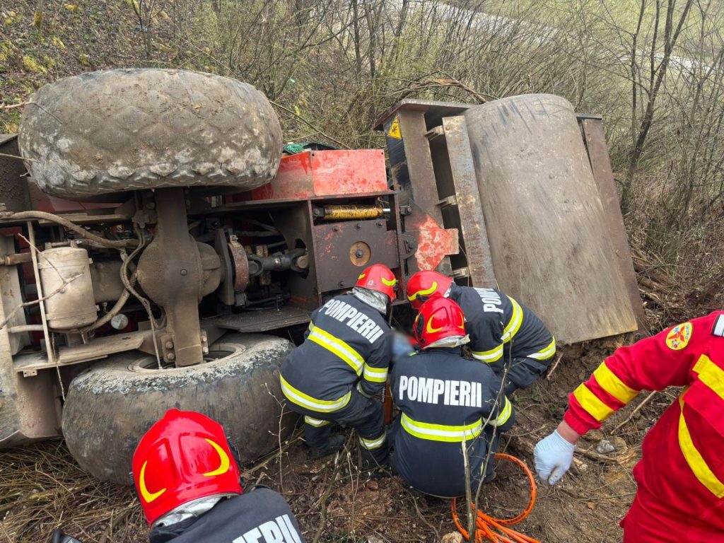 Bărbat sfâșiat de utilaj într-o râpă adâncă din Bihor