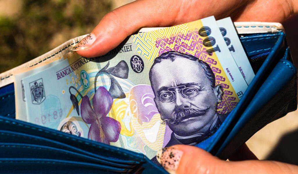 portofel-bani-1024x683.jpg - ReactiveNews