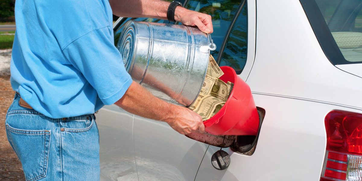 Mai merită să conduci pe benzină sau motorină în contextul actual