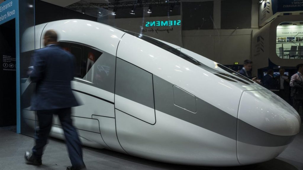 Vietnam, fascinat de Japonia: Primul tren rapid, tehnologie Shinkansen